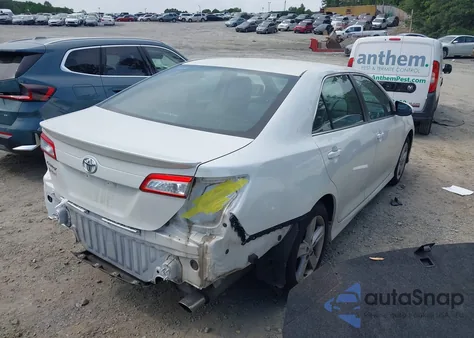 2014 Toyota Camry Se z USA, uszkodzony, nr VIN 4T1BF1FK2EU467213